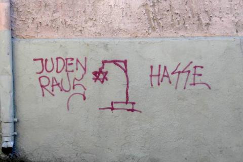 Antisemitic graffiti in Klaipėda, Lithuania (CC BY-SA 2.0 Beny Shlevich)